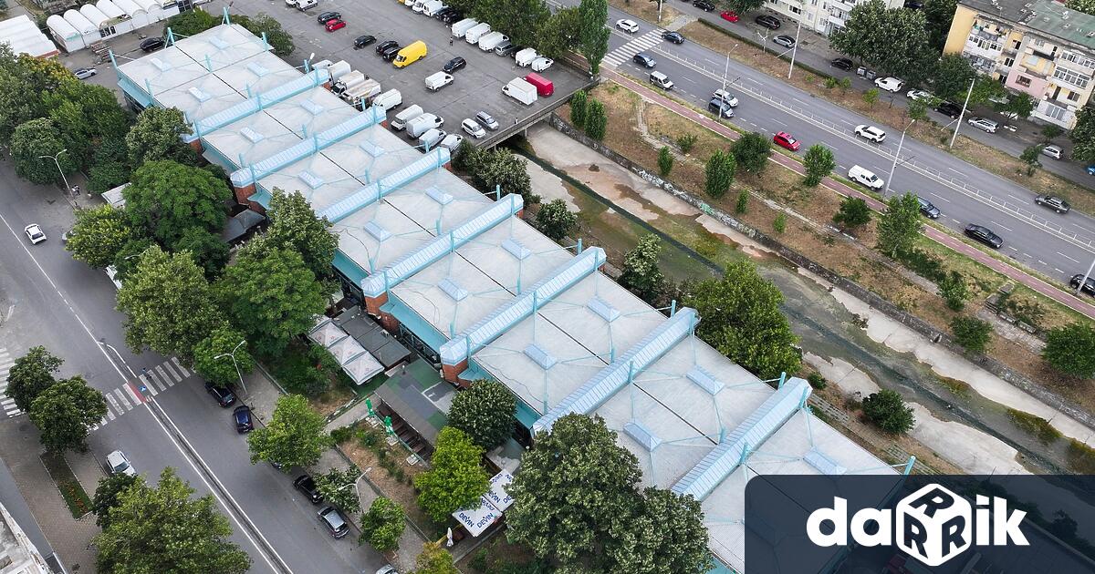 Приключиха ремонтните дейности на покрива на Централния кооперативен пазар в