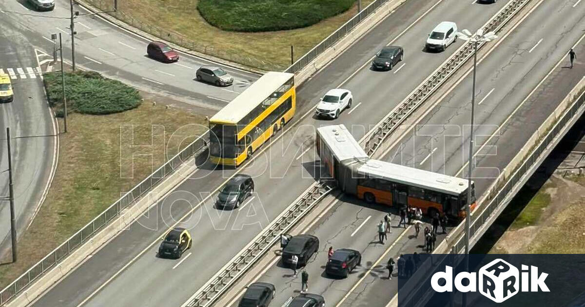 Автобус катастрофира на столичния булевард Цариградско шосе в посока Орлов
