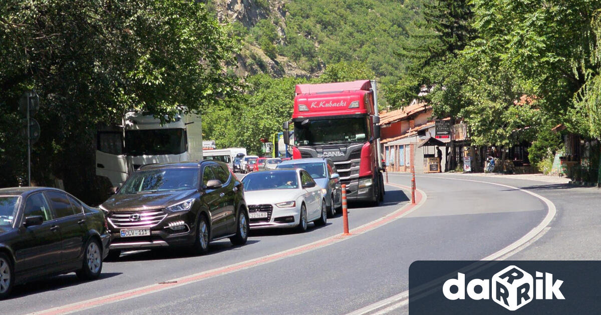 Сериозно задръстване се е образувало в Кресненското дефиле в посока