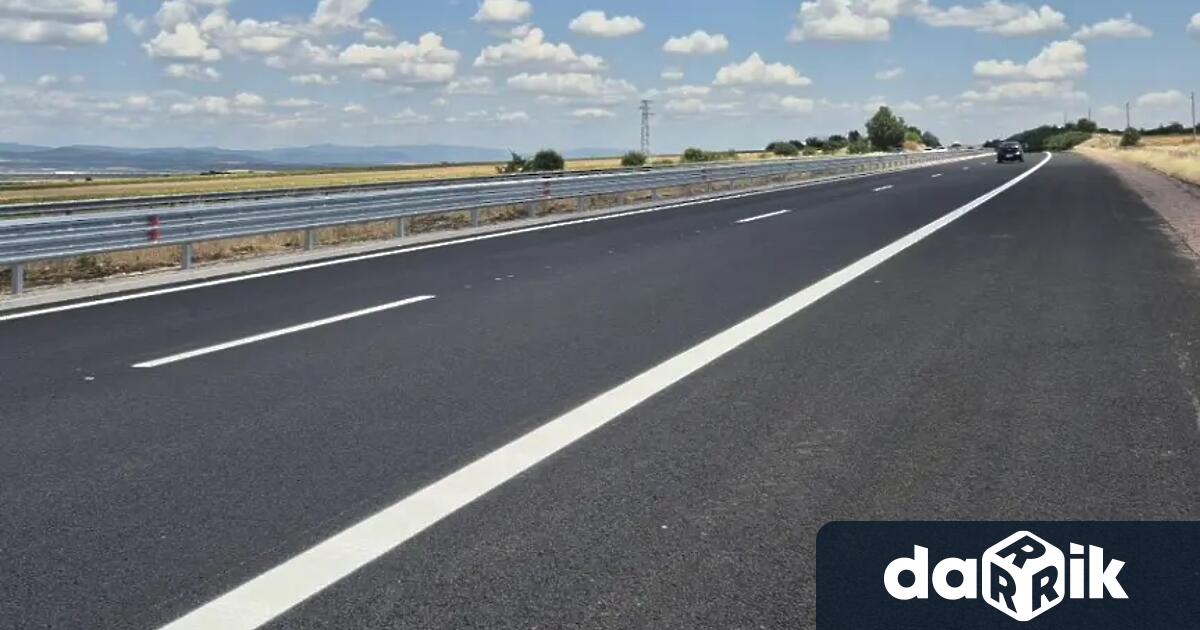 Шестима души са в болница след тежката катастрофа с три