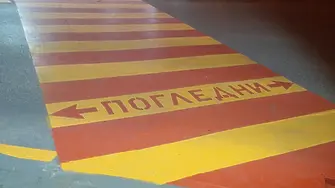 Шофьор блъсна 8-годишно дете на пешеходна пътека в Червен бряг и напусна мястото на инцидента