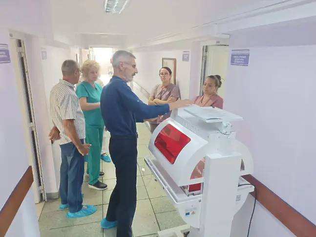 Ново поколение апарат за интензивна фототерапия в Клиниката по неонатология