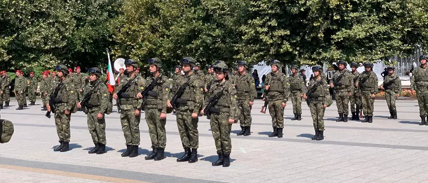 В Плевен тържествено посрещнаха военния контингент, завърнал се от мисия в Косово