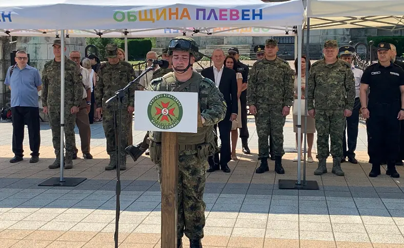 В Плевен тържествено посрещнаха военния контингент, завърнал се от мисия в Косово