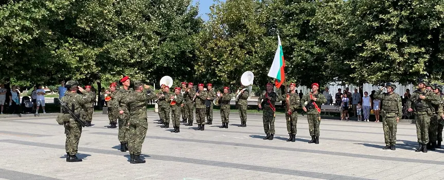 В Плевен тържествено посрещнаха военния контингент, завърнал се от мисия в Косово