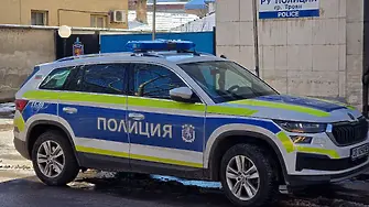 След скандал с шофьора: Млад мъж счупи с ритник стъкло на автобус