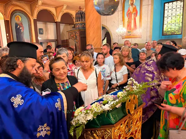 Враца посрещна Хавайската чудотворна мироточива икона на Пресвета Богородица