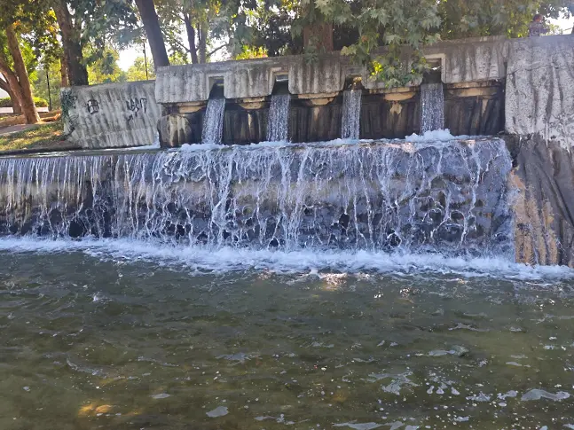 От днес плевенчани и гостите на града могат да се радват на Водната каскада в пълния ѝ капацитет/СНИМКИ/