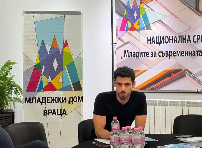 Враца отпразнува Международния ден на младежта с изкуство, литература и огнено шоу