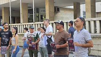Протестиращи пред Съдебната палата в Пловдив настояха за справедлив процес за убийството на Георги Кузев