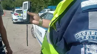 Дрогиран шофьор предложи 100 евро подкуп на полицаи край Поморие