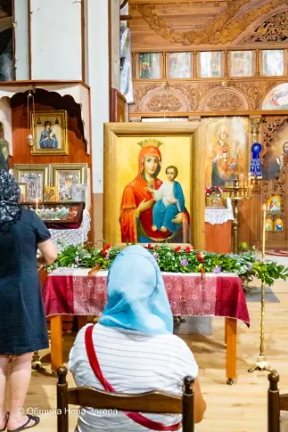 В Нова Загора посрещнаха чудотворната икона на Света Богородица – Акатиста