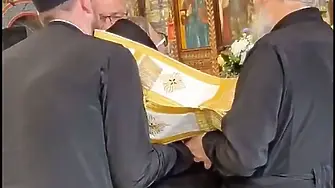 Мистерия в шуменски храм: Извършен ли е екзорсизъм над жена пред Хавайската икона? (ВИДЕО)