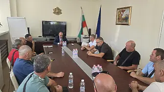 Областният управител Михаил Кашеров се срещна със земеделски производители от Сливенско