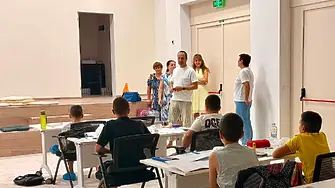 Млади математици от Враца надграждат знанията си в модерни класни стаи през лятото