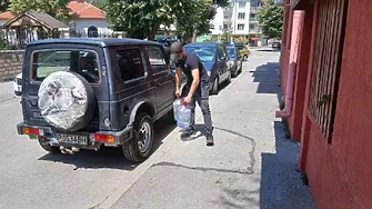 Край на тубите и гумите по улиците: Враца разчиства незаконно „запазените“ паркоместа