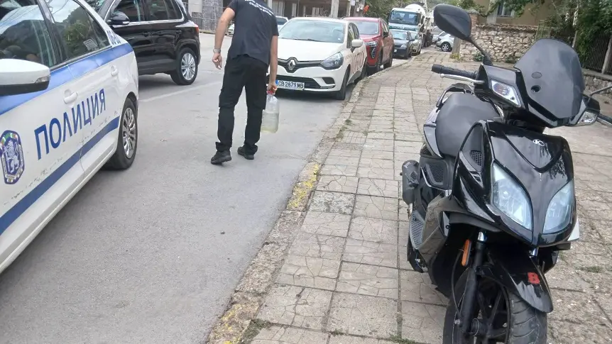 Край на тубите и гумите по улиците: Враца разчиства незаконно „запазените“ паркоместа