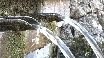 Водата от две обществени чешми във Враца не е годна за пиене