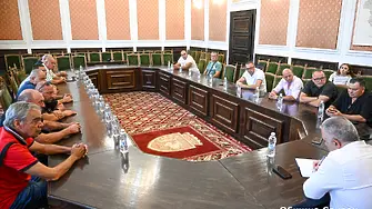 Производителите на праскови потърсиха подкрепа от кмета: Положението става нетърпимо 