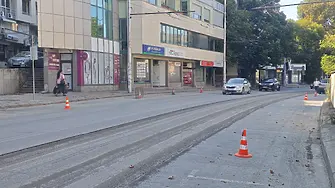 Важно за шофьорите: Участък от ул. „Димитър Константинов“ трябва да бъде освободен от автомобили тази вечер заради предстоящо преасфалтиране