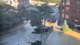 Сериознo наводнение във Варна заради авария на магистрален водопровод