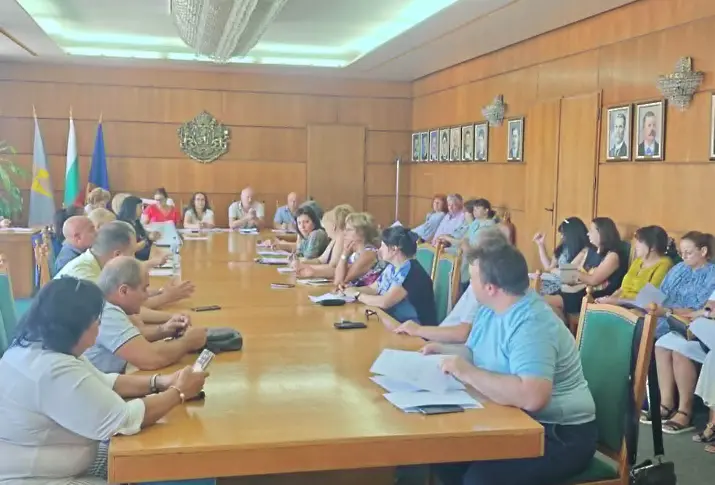 Общинска комисия започна проверка на училищните дворове за достъп до спорт в извънучебно време