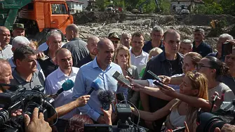 Пресслужбата на МС: Граждани и медии не са били възпрепятствани да разговарят с премиера в Струмяни