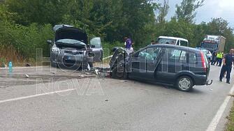 Черната серия продължава!: Три деца са в болница след челен удар между две коли на пътя Ловеч-Троян