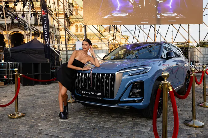 Китайската премиум марка автомобили HONGQI направи предпремиерен дебют с два от моделите си на „Гала в София“ на Соня Йончева