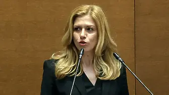 Михаела Доцова откри новата сесия на НС: Да си пожелаем успешна и ползотворна работа