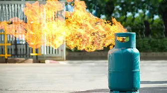 Трима мъже пострадаха при взрив на газова бутилка в Брезник