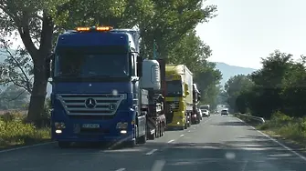 Ограничено е движението по път I-3 Златна Панега - Петревене в района на Румянцево