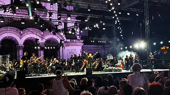 Уникална: 8000 души на крака и с бурни аплодисменти за Лили Иванова на концерта й в София