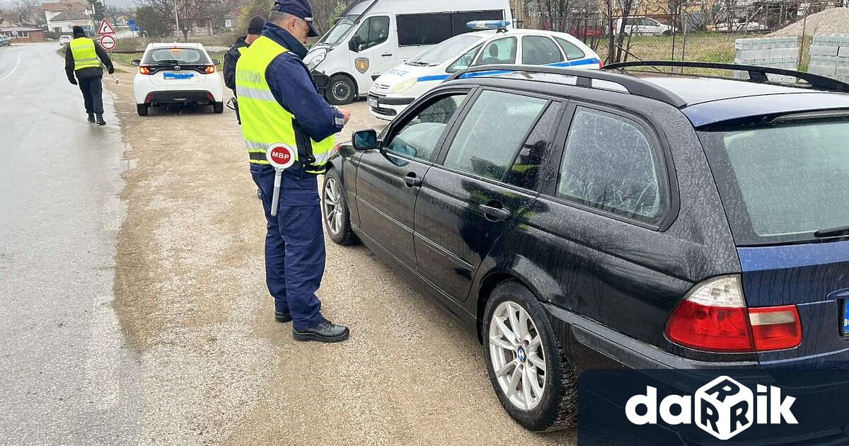 69 нарушения са установени при мащабна полицейска акция по пътя Враца-Оряхово | Darik.bg