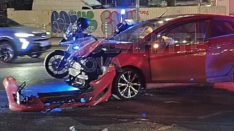 Катастрофа между кола и мотор на бул. „Черни връх” в София