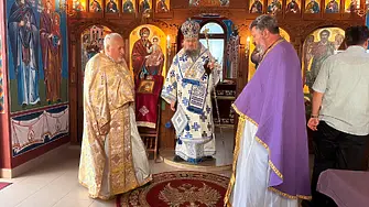 Храмът в кв. „Кулата“ посрещна миряни за храмовия си празник
