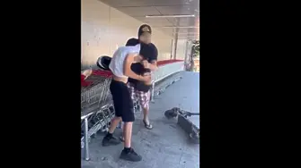 Видео с бой между 74-годишен мъж и 14-годишно момче взриви социалните мрежи