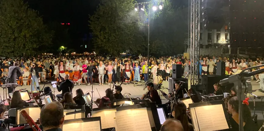 В Плевен: Празничен музикален спектакъл „България се ражда“ по повод 141 г. от Съединението на Княжество България и Източна Румелия/СНИМКИ/
