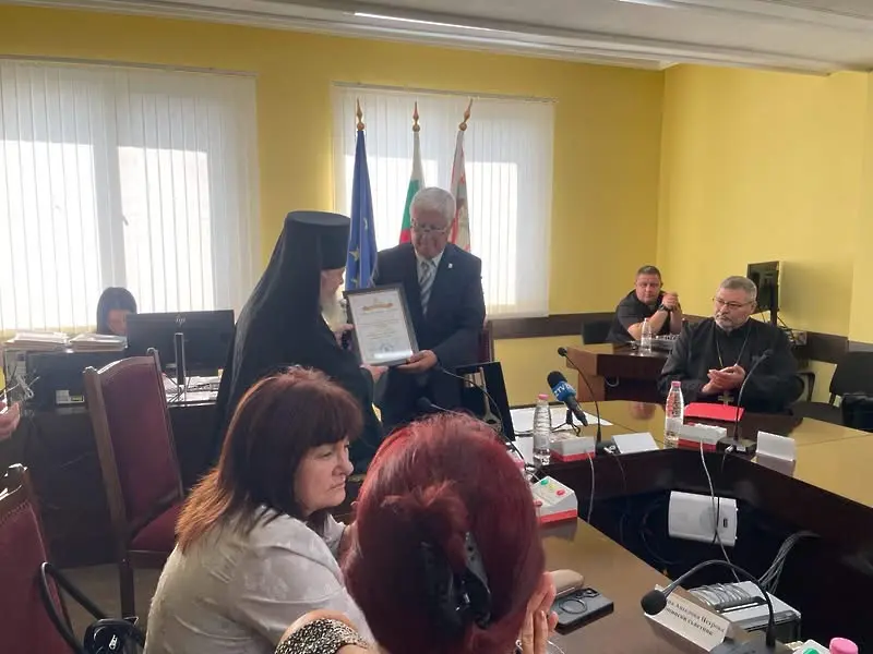 Гулянци отбеляза тържествено празника си