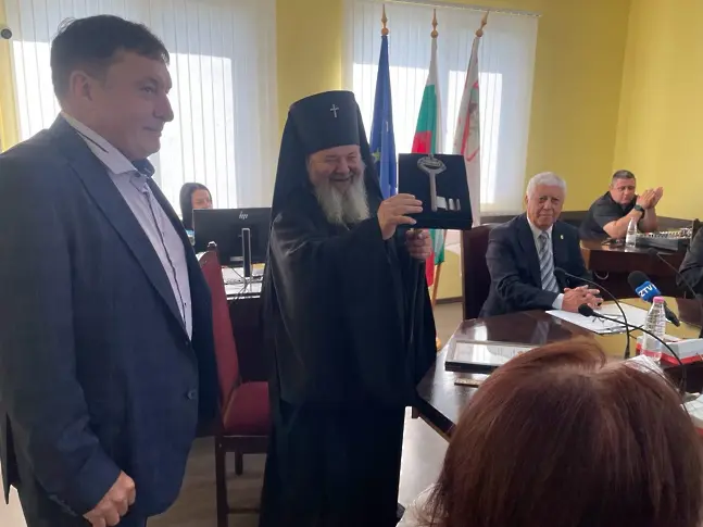 Гулянци отбеляза тържествено празника си