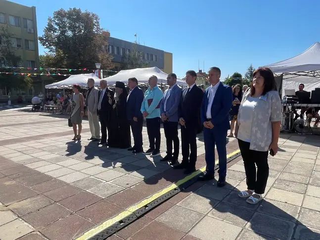 Гулянци отбеляза тържествено празника си