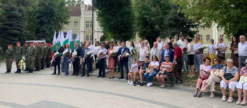 Плевен отбеляза 141 г. от Деня на Съединението на Княжество България и Източна Румелия/СНИМКИ/