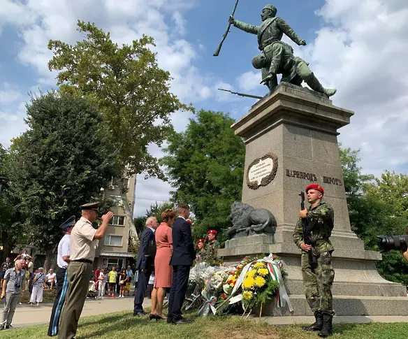 Плевен отбеляза 141 г. от Деня на Съединението на Княжество България и Източна Румелия/СНИМКИ/