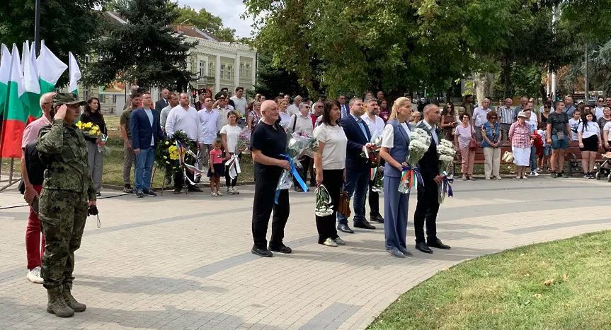 Плевен отбеляза 141 г. от Деня на Съединението на Княжество България и Източна Румелия/СНИМКИ/