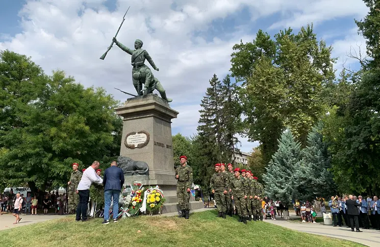 Плевен отбеляза 141 г. от Деня на Съединението на Княжество България и Източна Румелия/СНИМКИ/