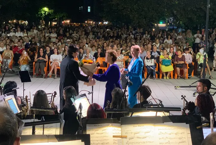 В Плевен: Празничен музикален спектакъл „България се ражда“ по повод 141 г. от Съединението на Княжество България и Източна Румелия/СНИМКИ/