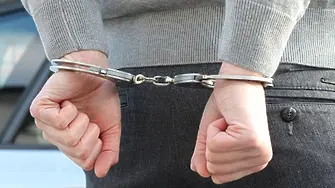 Четирима мъже от Дупница са задържани за голяма кражба от бивш завод във Враца