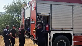 Окончателно потушиха пожара в складовата база на „ЕМКО“ край Дряново