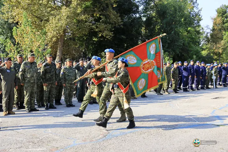 В 12-та Авиационна база почетоха паметта на Петко Димитров и капитан Венцислав Дункин