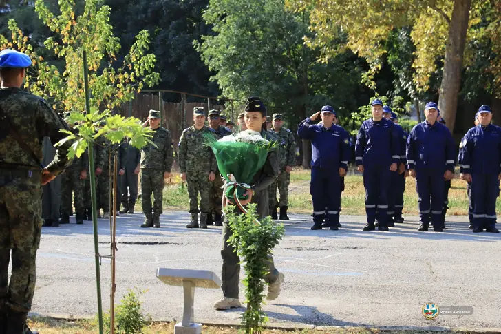 В 12-та Авиационна база почетоха паметта на Петко Димитров и капитан Венцислав Дункин
